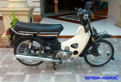 Motor Bebek Lawas Honda C-700