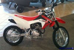 Honda CRF125F, Motor Trail Tangguh untuk Kalangan Pemula