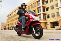 Honda PCX Teranyar Meluncur Tanpa Kunci