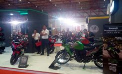 kawasaki-rilis-warna-baru-dari-ninja-250-sampai-versys-di-iims-8d5ebb kawasaki-rilis-warna-baru-dari-ninja-250-sampai-versys-di-iims-8d5ebb