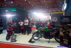 Kawasaki Kenalkan Warna Baru Motor Ninja 250 Hingga Versys di IIMS 2017