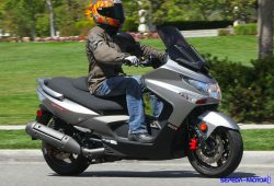 Seri Skuter Gambot, Kymco Xciting, yang Dirilis di Pasaran