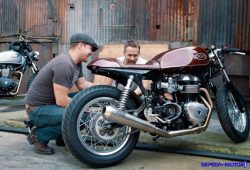 Ryan ‘Deadpool’ Reynolds Ternyata Penggemar Moge Custom