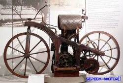Motor Pertama Di Dunia