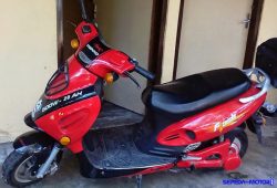 Enam Sepeda Motor Listrik TREKKO di Jalanan Indonesia
