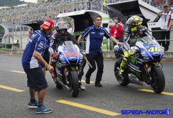 Yamaha Resmi Pamerkan Motor Terbaru Buat Valentino Rossi dan Jorge Lorenzo