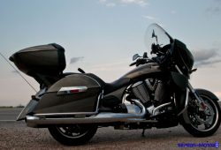 Victory Motorcycles Cross Country Tour, Motor Gede Penantang Harley