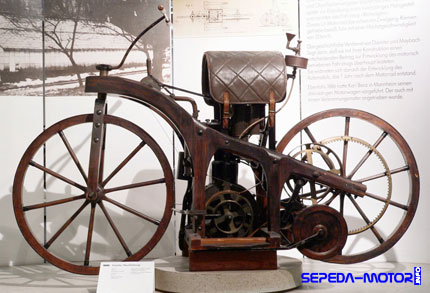 Motor Pertama Di Dunia