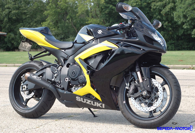 suzuki-gsx-r750