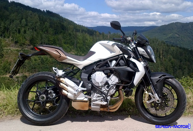 MV Agusta Brutale 675, Street Fighter Sporty dengan Performa Brutal