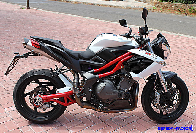 Benelli TNT 899, Naked Bike Eropa Kental Aura Streetfighter