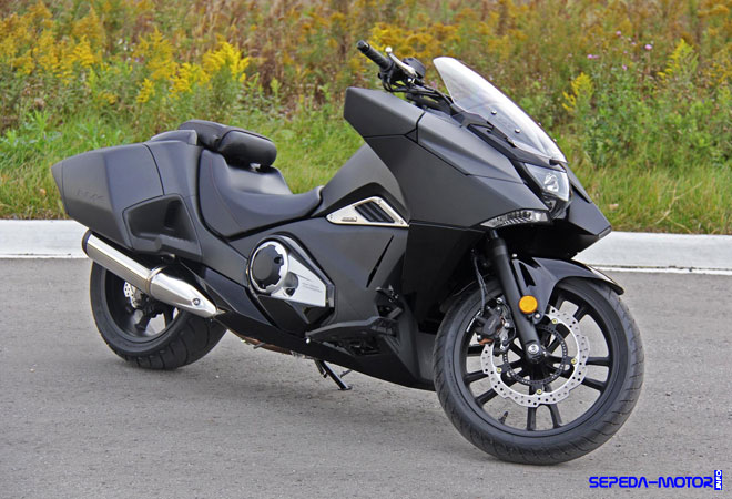 Honda-NM4-Vultus