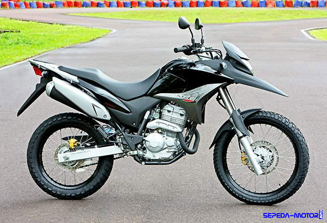 Honda Bakal Kenalkan Motor ‘Belalang Tempur’ XRE300