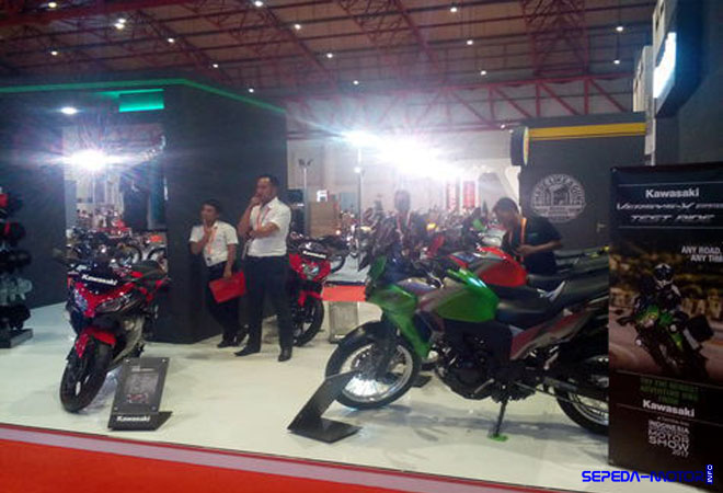 Kawasaki Kenalkan Warna Baru Motor Ninja 250 Hingga Versys di IIMS 2017