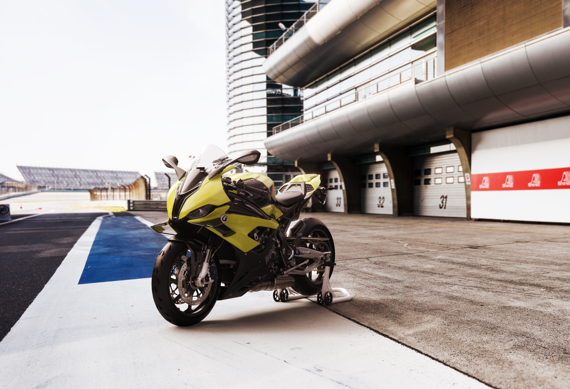 BMW M 1000 RR 50 Years M Anniversary Edition Mengaspal, Segini Harganya